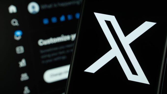 X agora usa IA Grok para personalizar o feed dos usuários