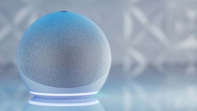Alexa+ agora cria podcasts inteiros sobre qualquer assunto via inteligência artificial