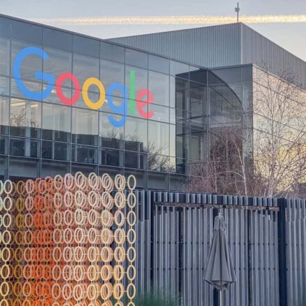 Google e Blackstone vão criar nova empresa de nuvem para IA, diz jornal