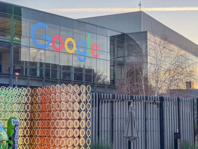 Google e Blackstone vão criar nova empresa de nuvem para IA, diz jornal