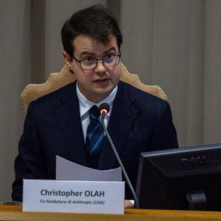 Cofundador da Anthropic diz no Vaticano que IA não pode ficar apenas nas mãos das big techs Cofundador da Anthropic diz no Vaticano que IA não pode ficar apenas nas mãos das big techs