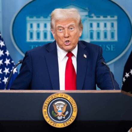 Trump avalia participação do governo dos EUA em empresas de IA