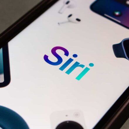 Nova Siri exige hardware potente e limita iPhones antigos