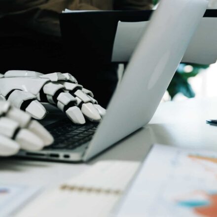 O que está por trás das demissões atribuídas à inteligência artificial? O que está por trás das demissões atribuídas à inteligência artificial?