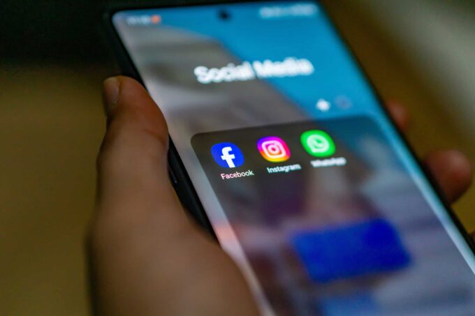 Fim de uma era: redes sociais já são a principal fonte de notícias