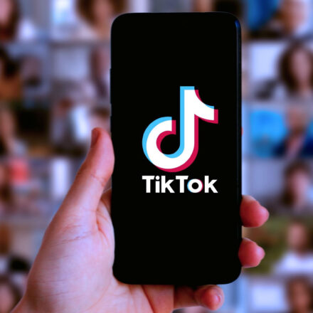 Europa acusa TikTok de expor crianças a riscos na plataforma Europa acusa TikTok de expor crianças a riscos na plataforma