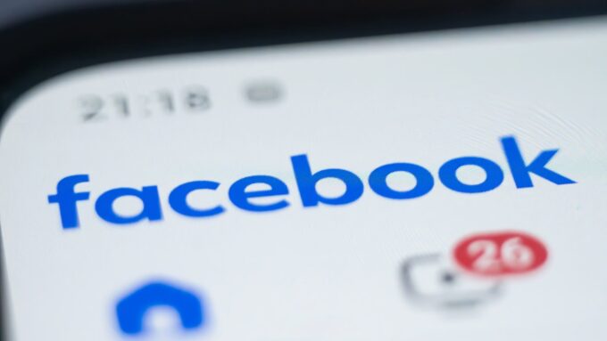 Facebook passa por reformulação para disputar espaço com TikTok e Reddit