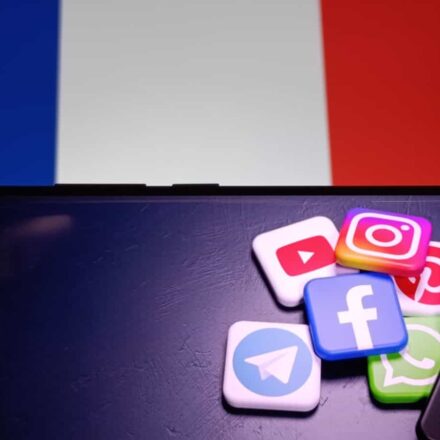 França recua na proibição de redes sociais para menores de 15 anos França recua na proibição de redes sociais para menores de 15 anos