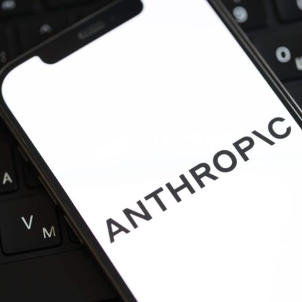 Anthropic: pesquisador deixa empresa por medo de IA “sair do controle” Anthropic: pesquisador deixa empresa por medo de IA “sair do controle”