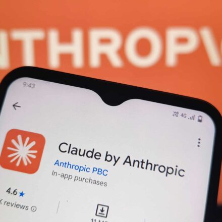 Anthropic bloqueia IA usada para vigiar dissidentes e minorias Anthropic bloqueia IA usada para vigiar dissidentes e minorias