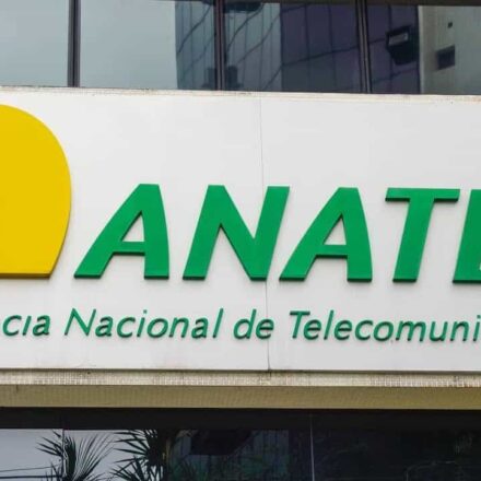 Anatel manda operadoras bloquearem chamadas com número adulterado usadas em golpes e exige rastreamento Anatel manda operadoras bloquearem chamadas com número adulterado usadas em golpes e exige rastreamento