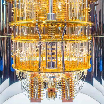 Novo teste coloca computadores quânticos lado a lado e revela quanto falta para máquinas úteis no mundo real Novo teste coloca computadores quânticos lado a lado e revela quanto falta para máquinas úteis no mundo real