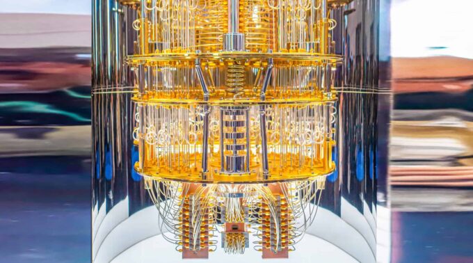 Novo teste coloca computadores quânticos lado a lado e revela quanto falta para máquinas úteis no mundo real