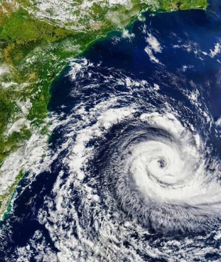 Ciclone extratropical e frente fria trazem risco de granizo em oito estados entre terça e quarta
