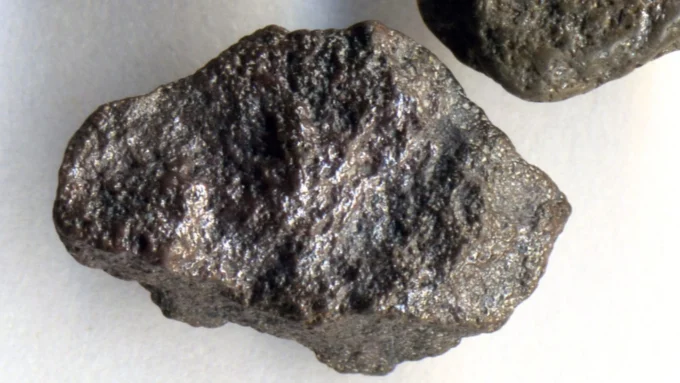 Diamante negro do Brasil pode ter origem ligada a outros mundos
