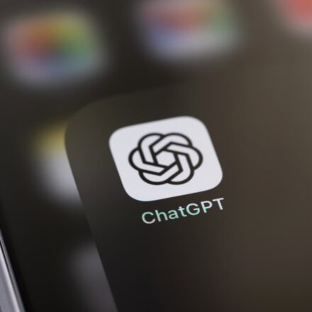 Gol lança check-in pelo ChatGPT; veja como fazer ChatGPT começa a exibir anúncios ao lado de imagens geradas