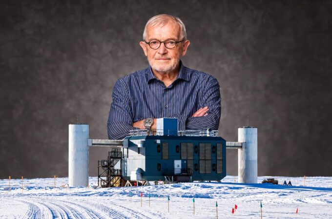 Nobel de Física celebra cientista que abriu uma nova janela para o Universo no gelo antártico